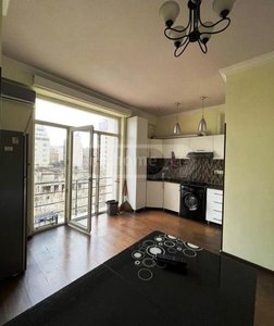 Сдается квартира в Авлабари, Тбилиси, Тбилиси — 2+1 комн.