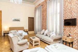 Продаётся  6 комнатная  в старом  Тбилиси  , Тбилиси — 4+ комн.