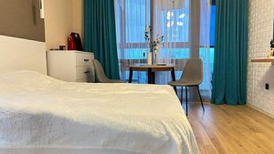 Уютная студия с видом на Аллею Героев и море, Ramada, Батуми — Сту комн.