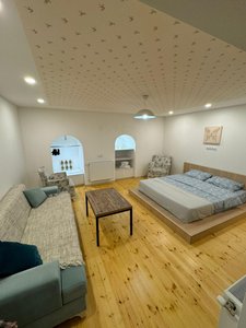 Apartment for sale on Meskhishvili Street in Mtatsminda., Тбилиси — 1+1 комн.