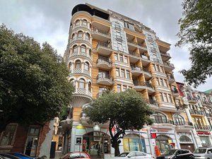 🔥 Продаётся квартира в легендарном “Доме с лицом” — центре Старого Батуми, Батуми — 3+1 комн.