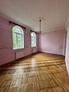 Продается просторная 7-комнатная квартира, Батуми — 5+ комн.