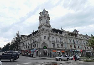 Продаётся двухуровневая 7-комнатная квартира в старом Батуми, Батуми — 4+ комн.