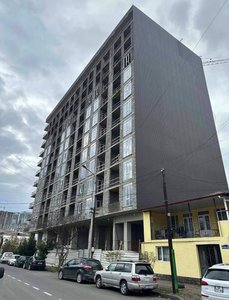 Квартира (возможно приобретение двух со скидкой) на Такаишвили, Батуми — 1+1 комн.