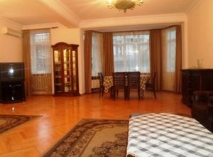 Сдается квартира в Тбилиси, Мтацминда, Тбилиси — 2+1 комн.