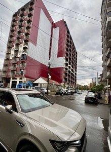 Большая кваортира в черном каркасе, Старый город, Батуми — 3+1 комн.