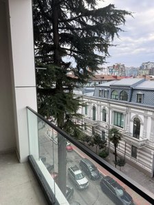 Отличная квартира у парка 6 мая, Батуми — 2+1 комн.