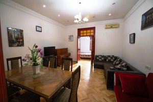 Сдается квартира в Тбилиси, пр. Руставели, Тбилиси — 2+1 комн.